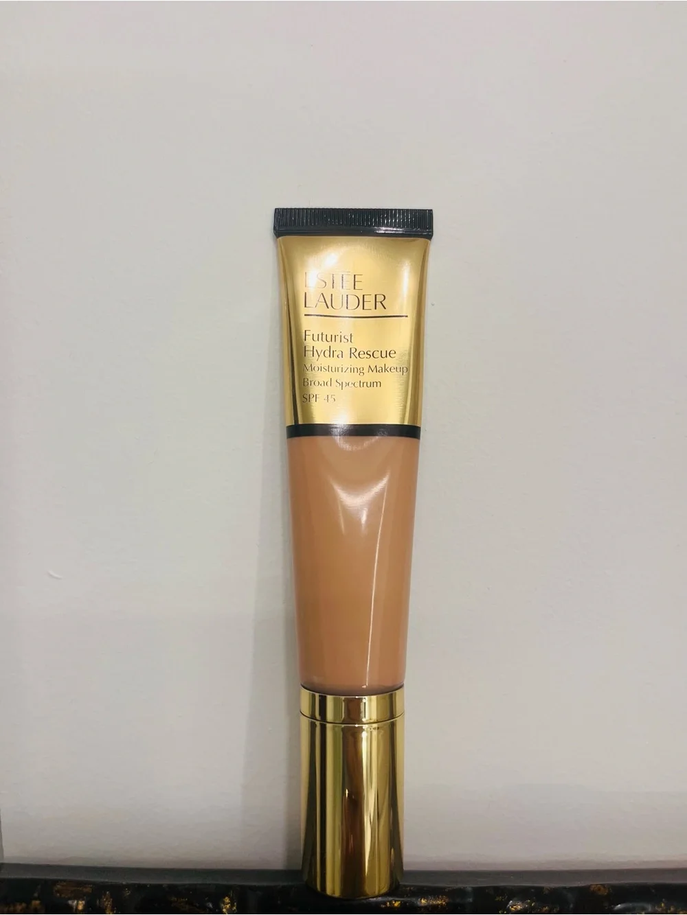 Estee Lauder Liquid Foundation Tube — Wheat / Beige Shade
